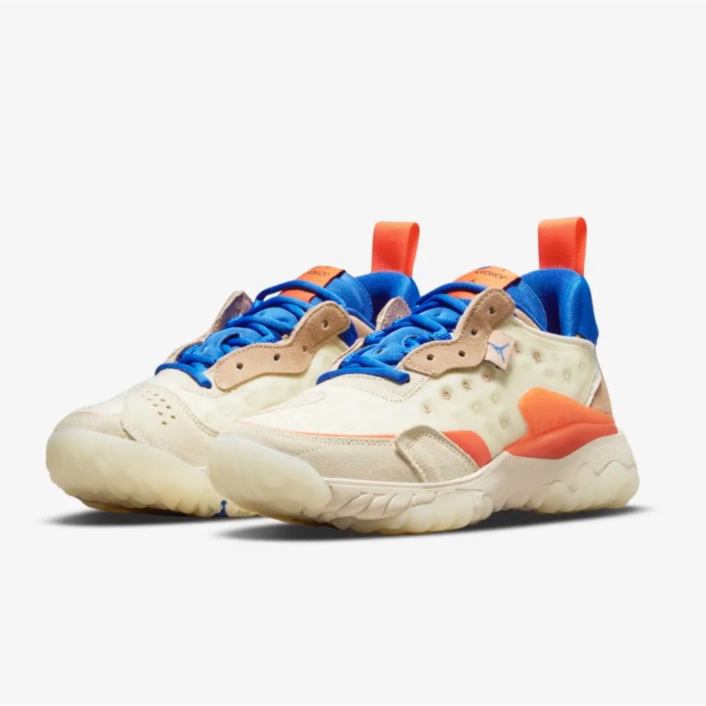 Women’s Jordan Delta 2 in color ‘Hyper Royal Orange’